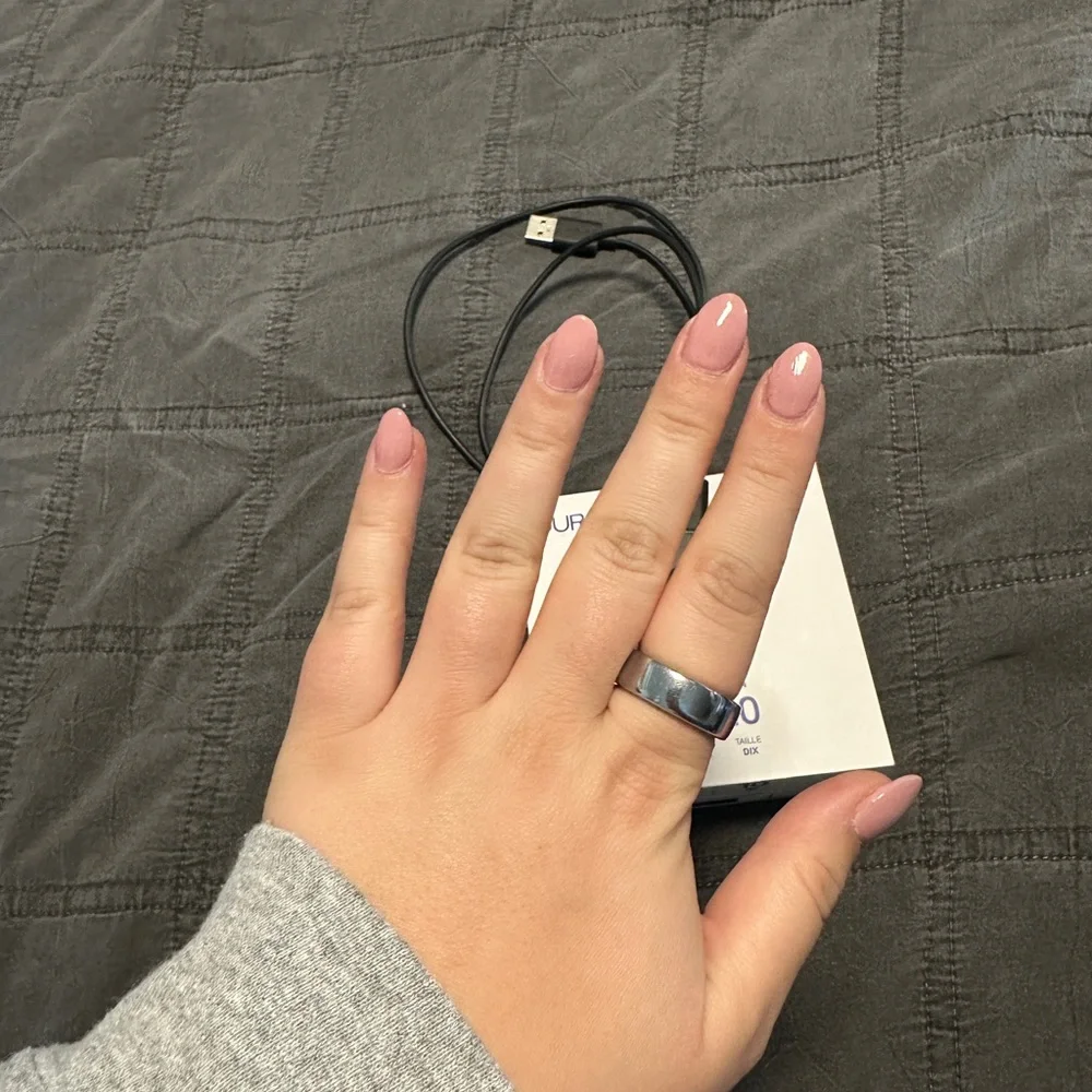 Oura Silver Ring with Charging Cable